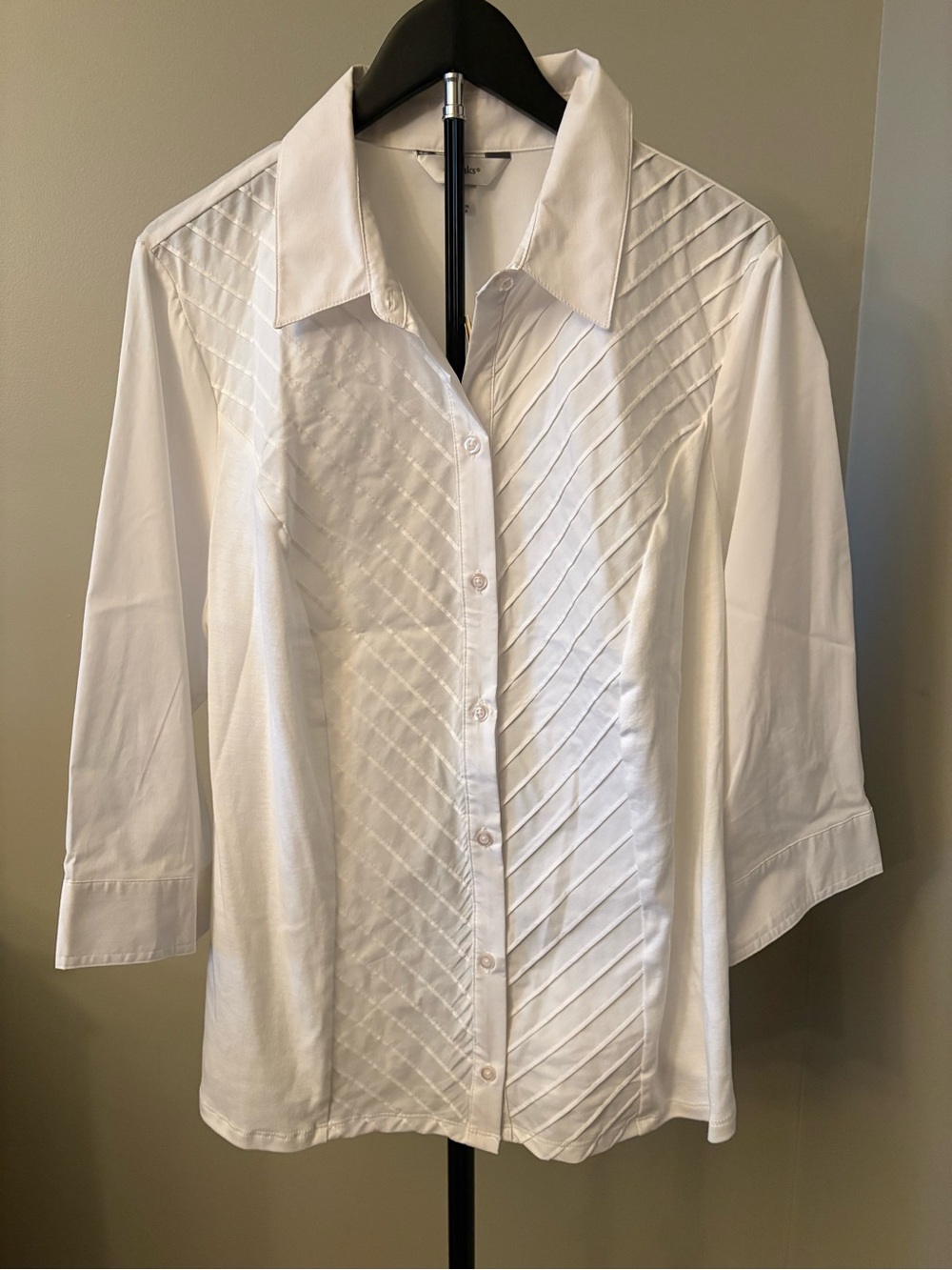 NWT CJ Banks Size 1x (16/18) Women's White Button-Up Pintuck Front Shirt